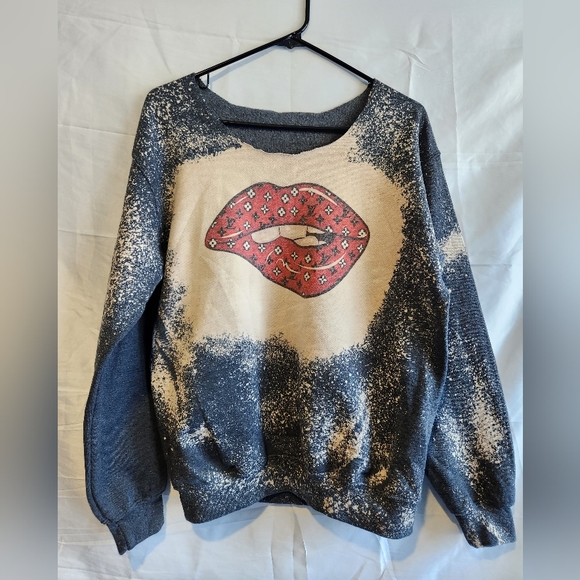 LV Lip Design Sweatshirt - Picture 2 of 7